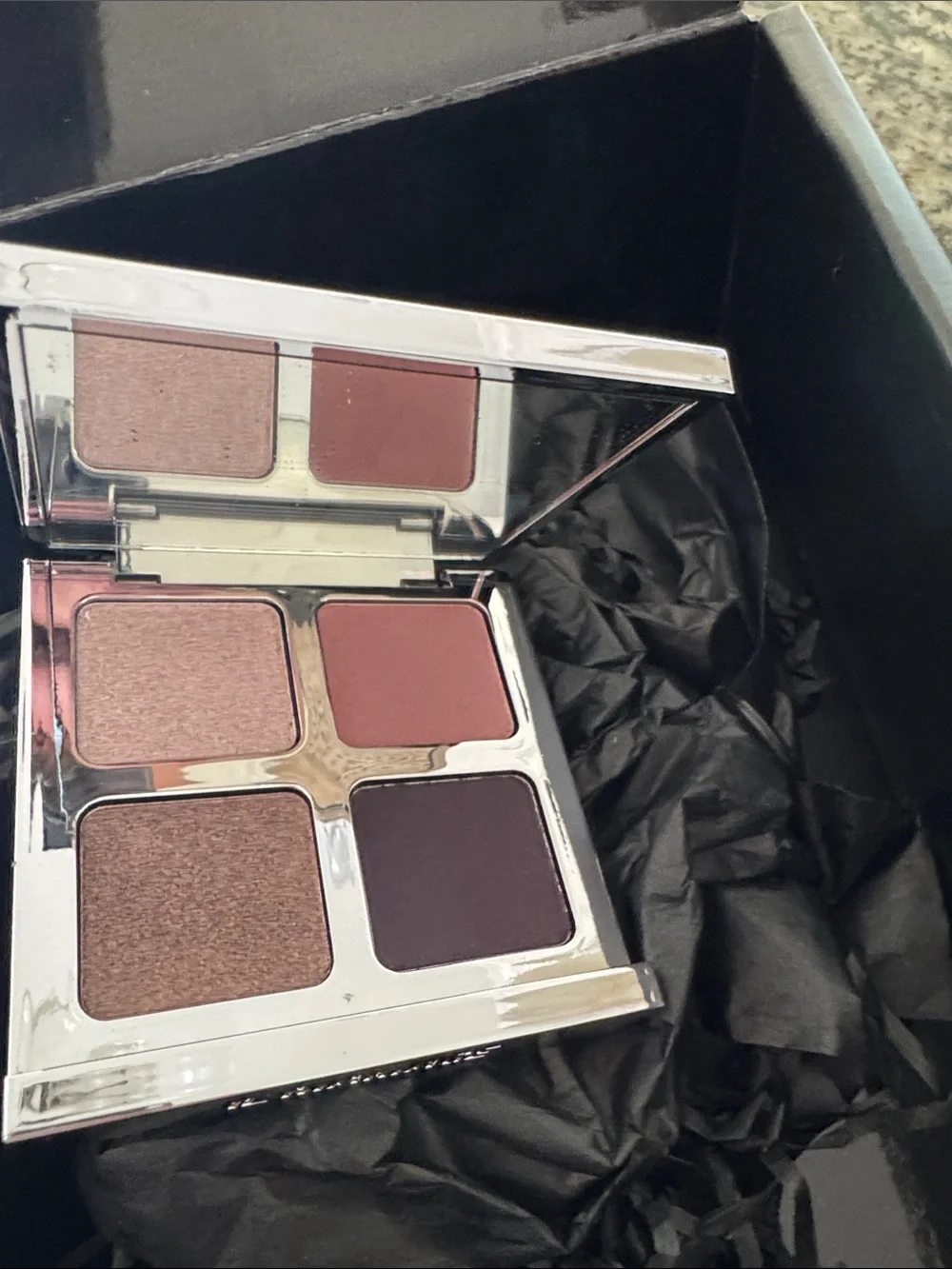 IL MAKIAGE Pink to Purple Gradient Boxed Compact